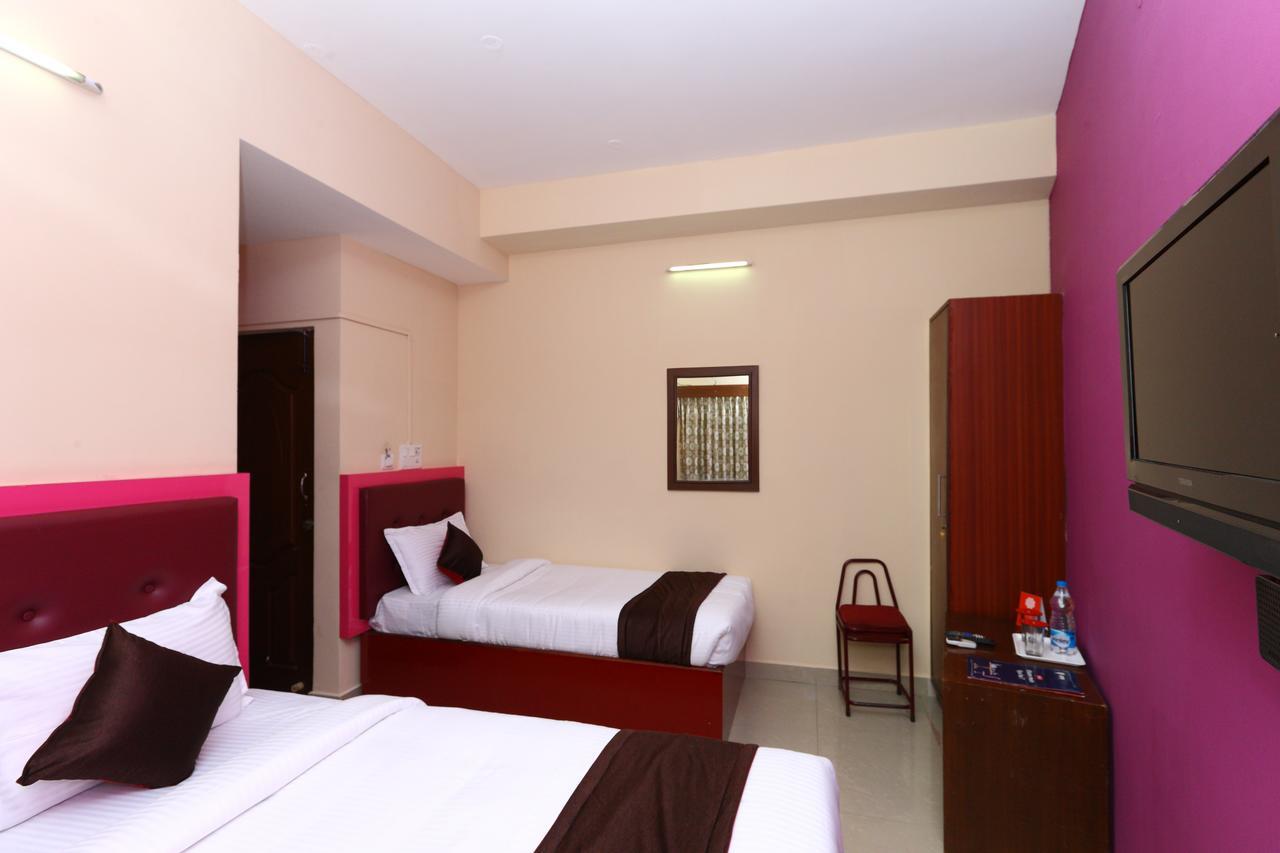 Oyo 8410 Rajeswari Tower Hotell Chennai Exteriör bild