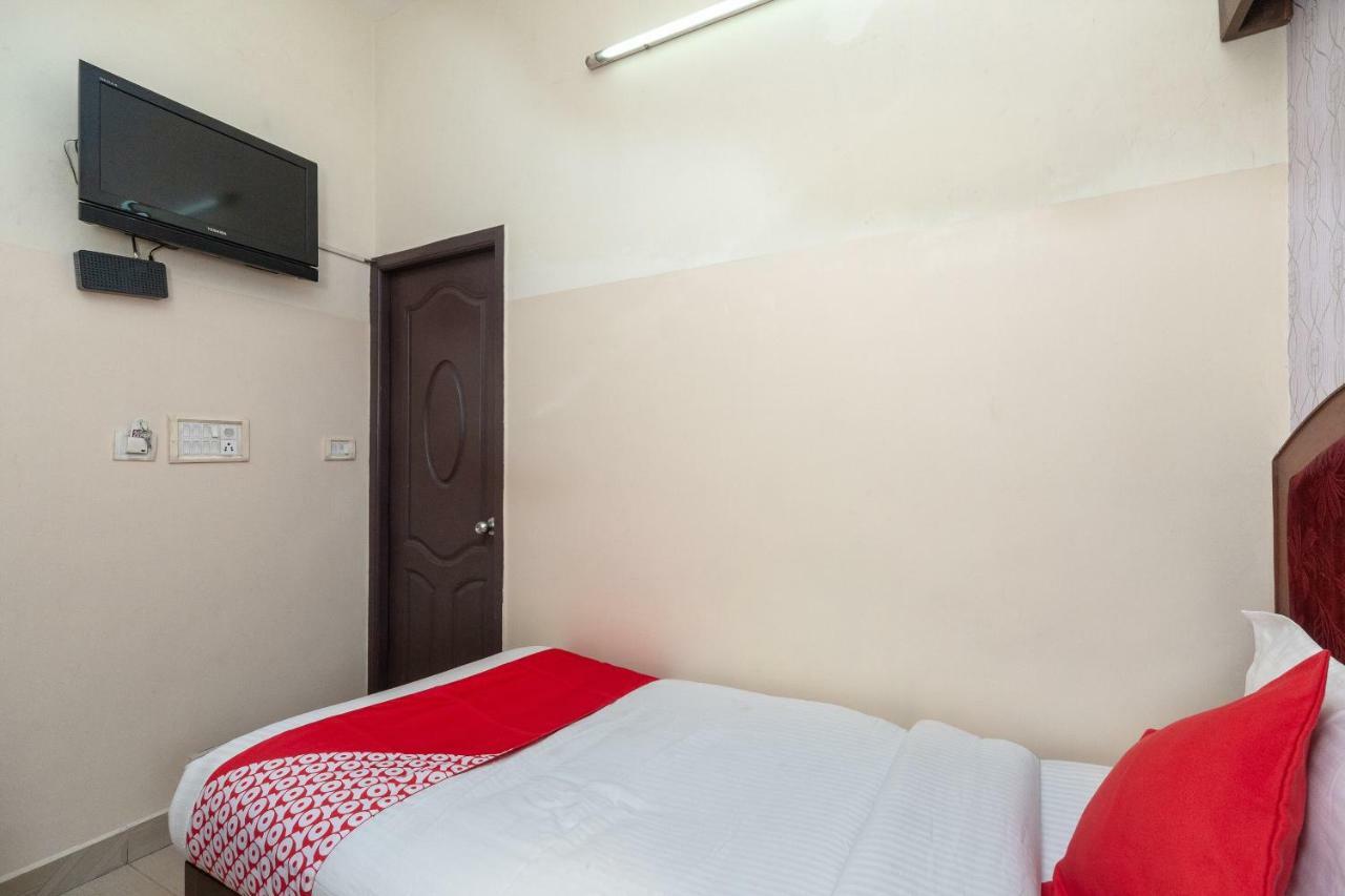 Oyo 8410 Rajeswari Tower Hotell Chennai Exteriör bild