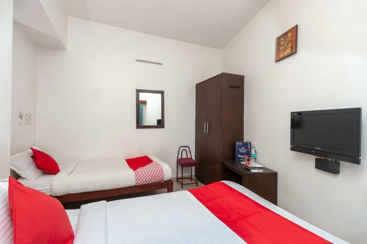 Oyo 8410 Rajeswari Tower Hotell Chennai Exteriör bild