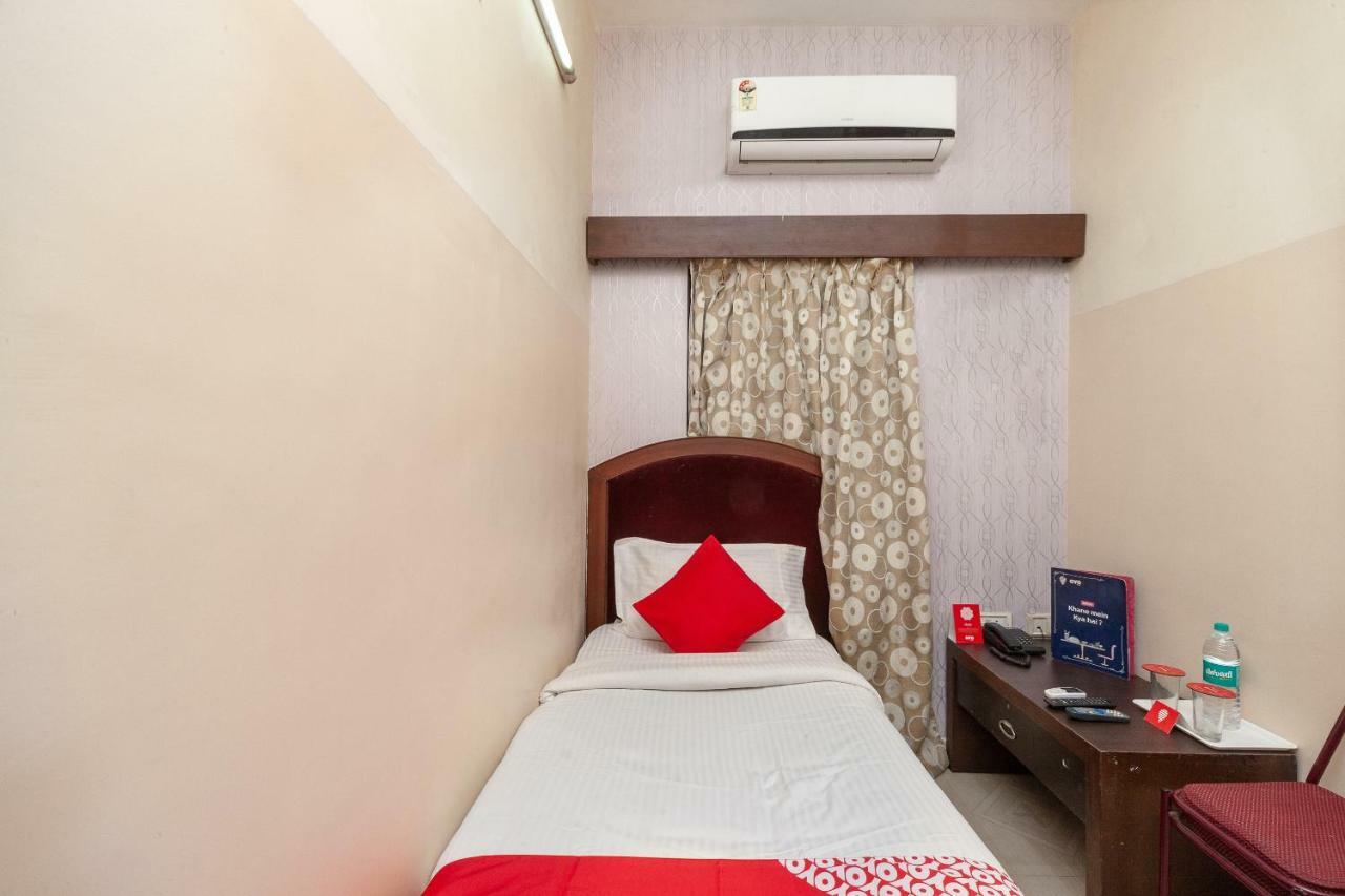 Oyo 8410 Rajeswari Tower Hotell Chennai Exteriör bild