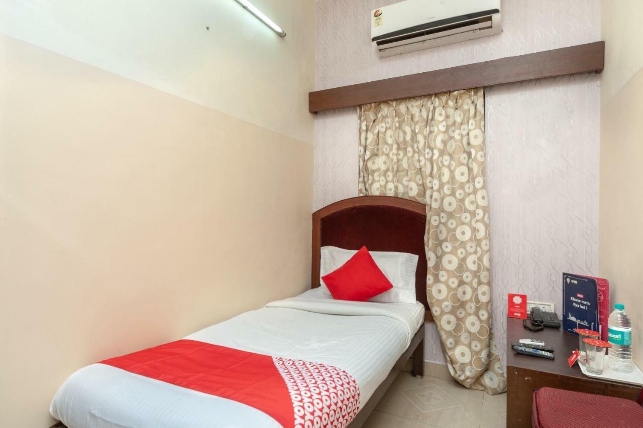 Oyo 8410 Rajeswari Tower Hotell Chennai Exteriör bild